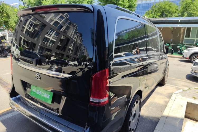 Used Mercedes-Benz V-Class 2021 V 260 Avantgarde Edition Rear Right 45 Deg