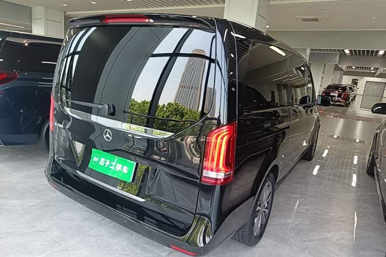 Used Mercedes-Benz V-Class 2021 V 260 Avantgarde Edition Rear Right 45 Deg