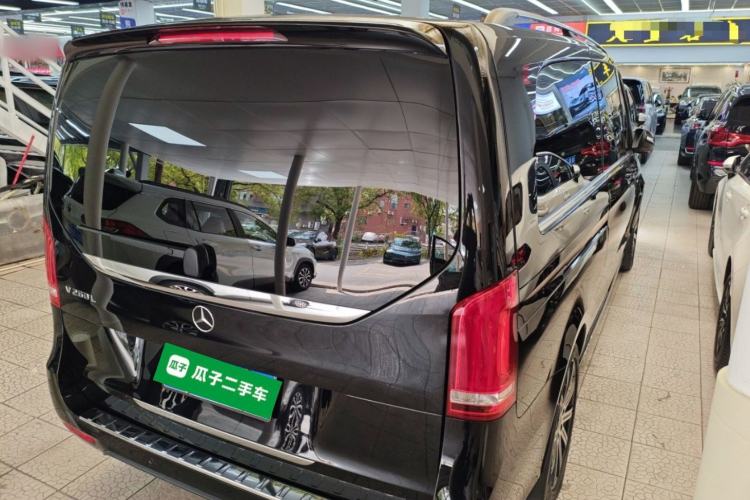 Used Mercedes-Benz V-Class 2021 V 260 L Long-wheelbase Luxury Edition Rear Right 45 Deg