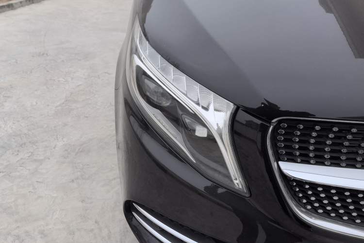 Used Mercedes-Benz V-Class 2021 V 260 L Long Wheelbase Prestige Edition Right Front Headlight
