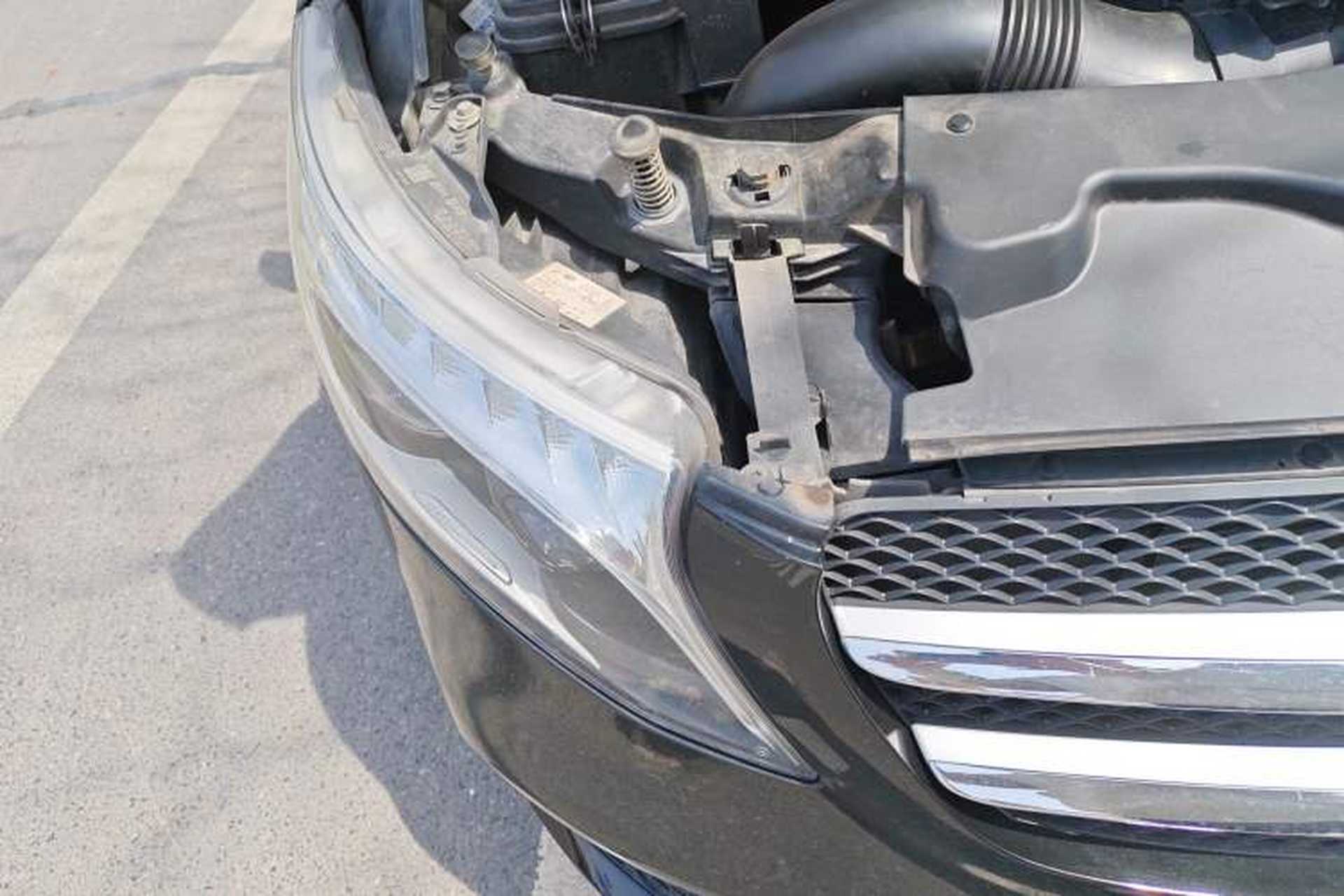 Used Mercedes-Benz V-Class 2021 V 260 Avantgarde Edition Right Front Headlight