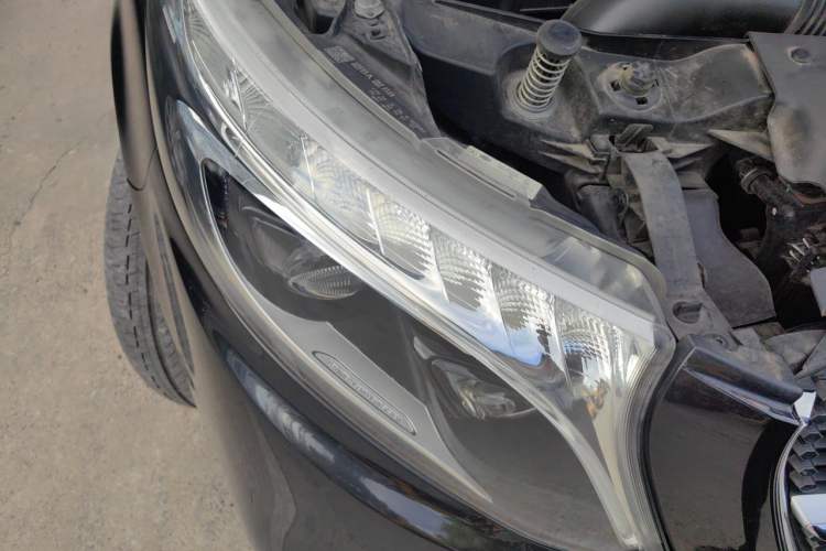 Used Mercedes-Benz V-Class 2021 V 260 Avantgarde Edition Right Front Headlight