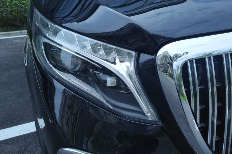 Used Mercedes-Benz V-Class 2021 V 260 L Long Wheelbase Prestige Edition Right Front Headlight