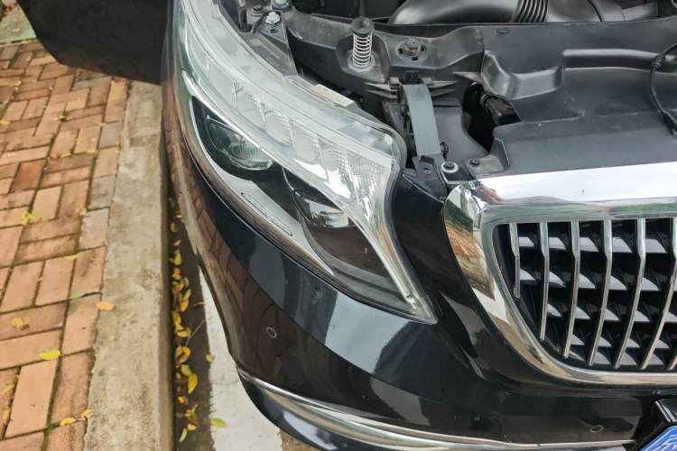 Used Mercedes-Benz V-Class  Right Front Headlight