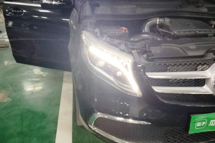 Used Mercedes-Benz V-Class 2021 V 260 Prestige Edition Right Front Headlight
