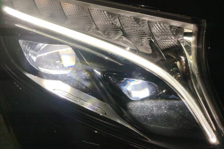 Used Mercedes-Benz V-Class 2021 V 260 L Long-wheelbase Luxury Edition Right Front Headlight