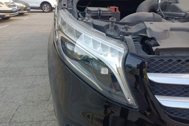 Used Mercedes-Benz V-Class 2021 V 260 Avantgarde Edition Right Front Headlight