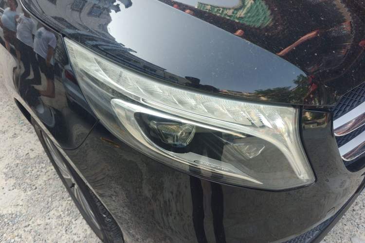 Used Mercedes-Benz V-Class 2021 V 260 Avantgarde Edition Right Front Headlight