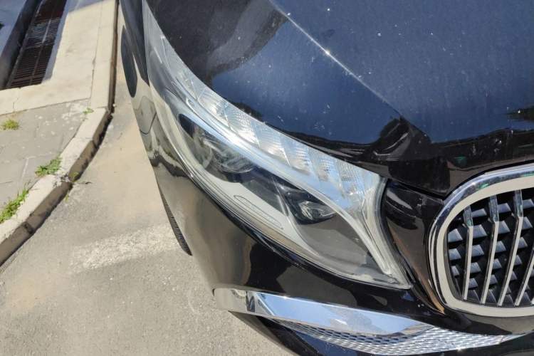 Used Mercedes-Benz V-Class 2021 V 260 Avantgarde Edition Right Front Headlight