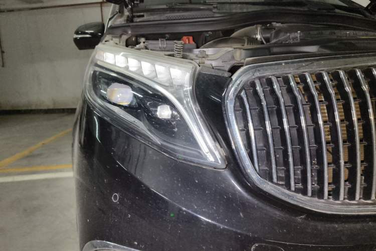 Used Mercedes-Benz V-Class 2021 V 260 L Long Wheelbase Prestige Edition Right Front Headlight