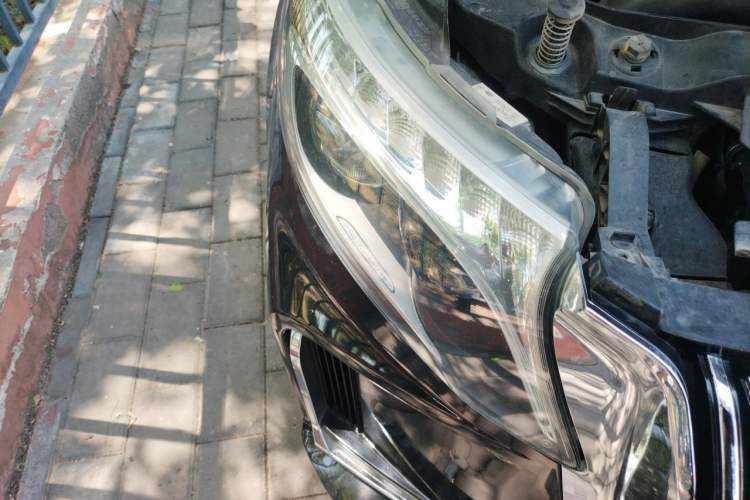 Used Mercedes-Benz V-Class 2021 V 260 L Long Wheelbase Prestige Edition Right Front Headlight