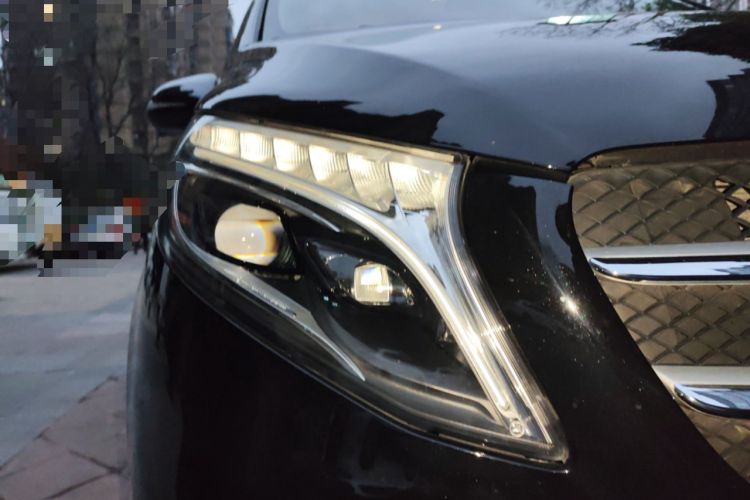 Used Mercedes-Benz V-Class 2021 V 260 Avantgarde Edition Right Front Headlight