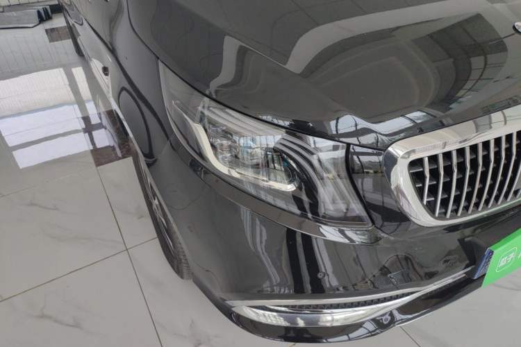 Used Mercedes-Benz V-Class 2021 V 260 L Long Wheelbase Prestige Edition Right Front Headlight