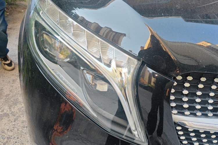 Used Mercedes-Benz V-Class 2021 V 260 Avantgarde Edition Right Front Headlight