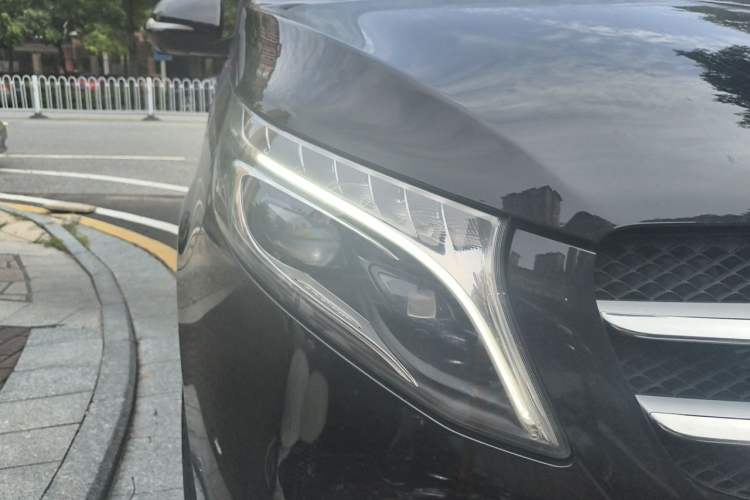 Used Mercedes-Benz V-Class 2021 V 260 L Long Wheelbase Prestige Edition Right Front Headlight