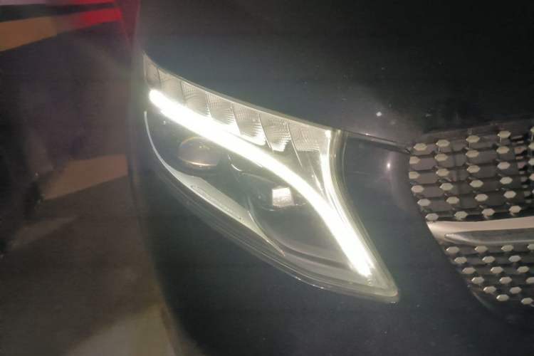Used Mercedes-Benz V-Class 2021 V 260 L Long Wheelbase Prestige Edition Right Front Headlight