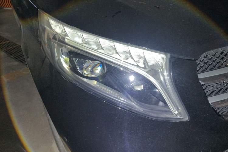 Used Mercedes-Benz V-Class 2021 V 260 L Long Wheelbase Prestige Edition Right Front Headlight