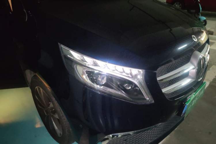 Used Mercedes-Benz V-Class 2021 V 260 Avantgarde Edition Right Front Headlight