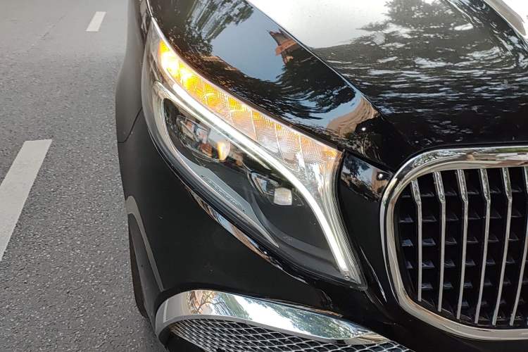 Used Mercedes-Benz V-Class 2021 V 260 Prestige Edition Right Front Headlight