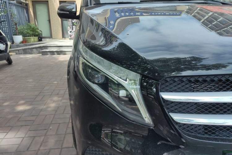 Used Mercedes-Benz V-Class 2021 V 260 Avantgarde Edition Right Front Headlight
