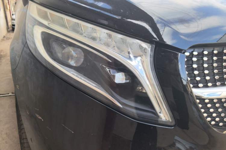 Used Mercedes-Benz V-Class 2021 V 260 Avantgarde Edition Right Front Headlight