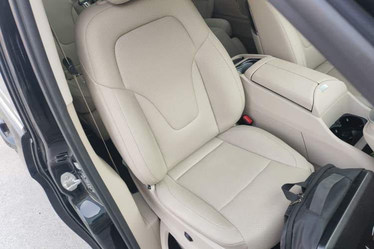 Used Mercedes-Benz V-Class 2021 V 260 Prestige Edition Right Front Seat