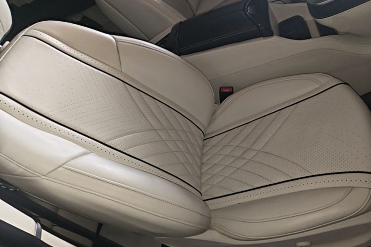 Used Mercedes-Benz V-Class 2021 V 260 Avantgarde Edition Right Front Seat