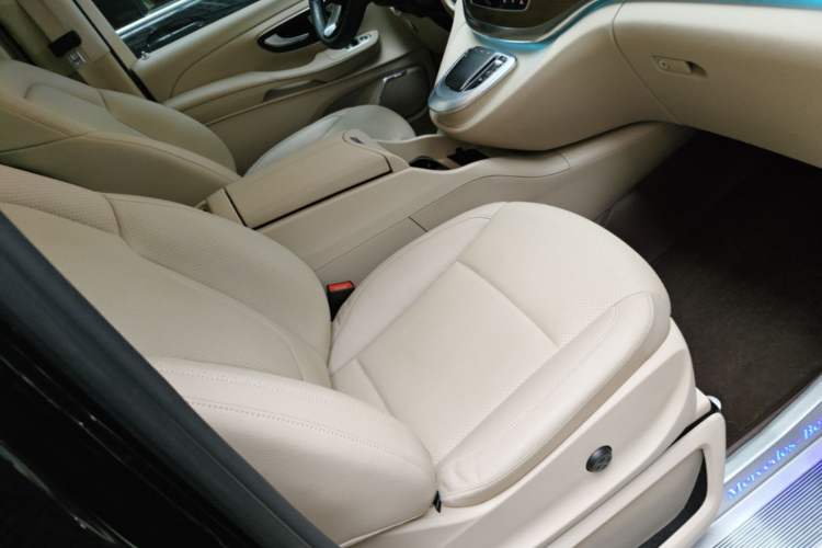 Used Mercedes-Benz V-Class 2021 V 260 L Long-wheelbase Luxury Edition Right Front Seat