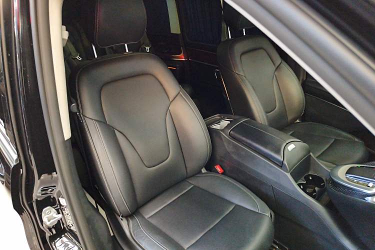 Used Mercedes-Benz V-Class 2021 V 260 L Long-wheelbase Luxury Edition Right Front Seat