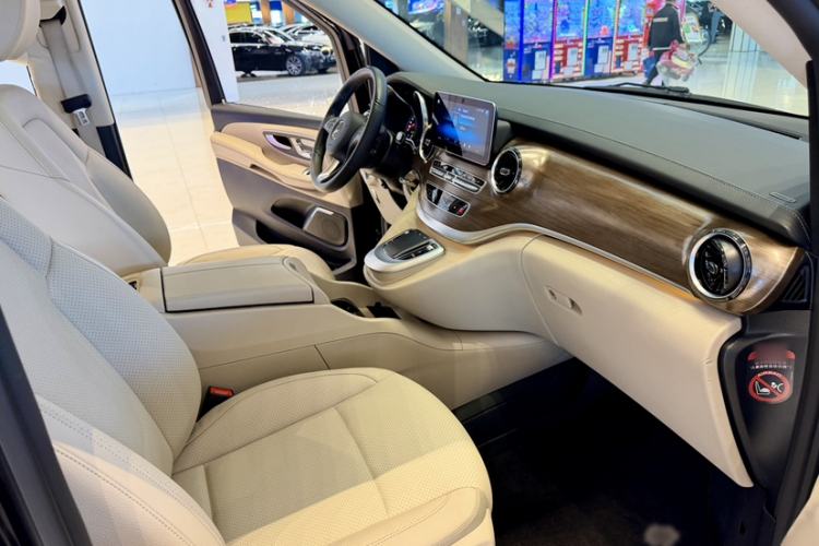 Used Mercedes-Benz V-Class 2021 V 260 Prestige Edition Right Front Seat
