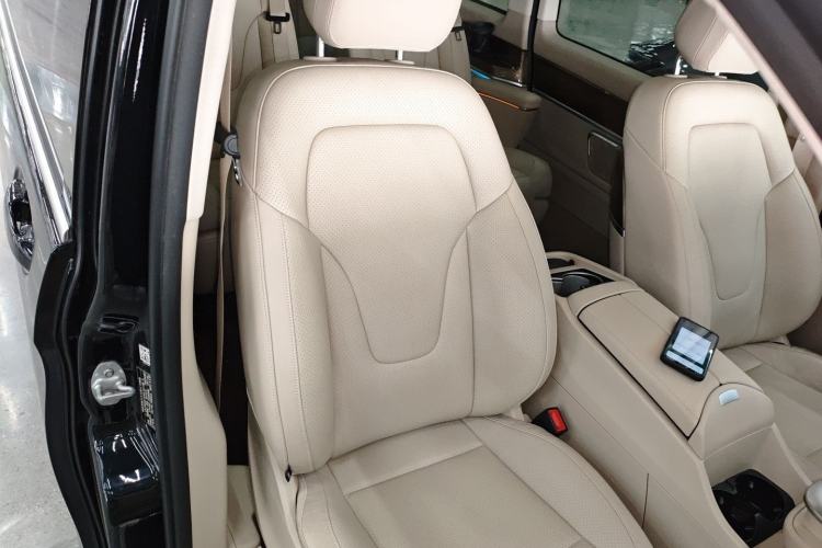 Used Mercedes-Benz V-Class 2021 V 260 L Long-wheelbase Luxury Edition Right Front Seat