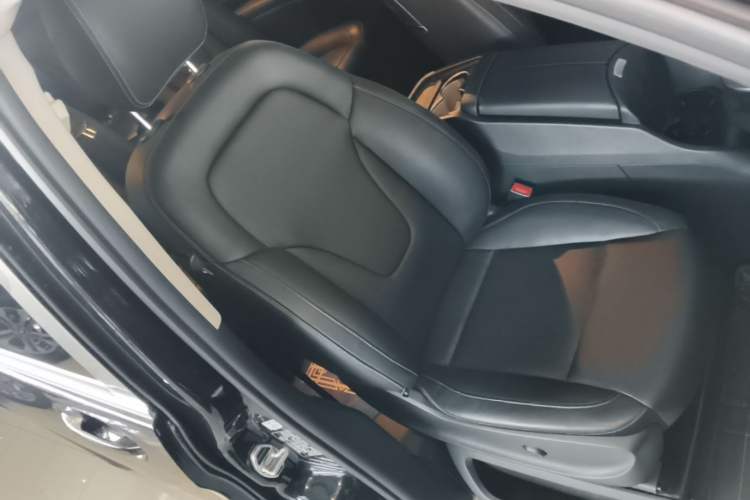 Used Mercedes-Benz V-Class 2021 V 260 Prestige Edition Right Front Seat