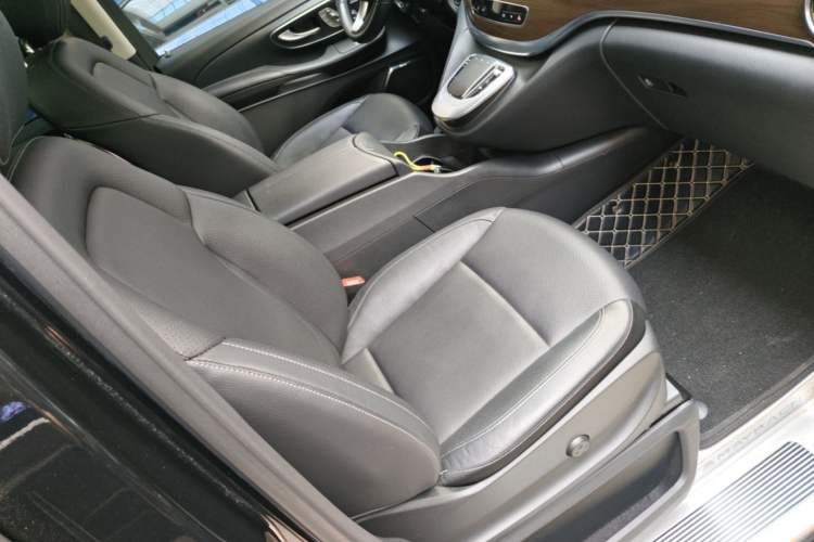 Used Mercedes-Benz V-Class 2021 V 260 L Long-wheelbase Luxury Edition Right Front Seat