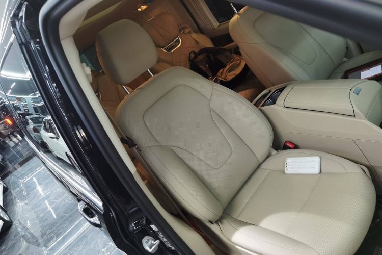 Used Mercedes-Benz V-Class 2021 V 260 Avantgarde Edition Right Front Seat