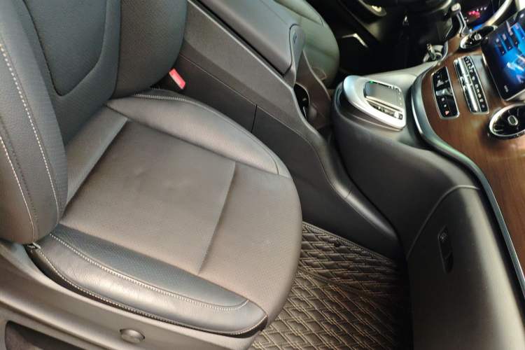 Used Mercedes-Benz V-Class 2021 V 260 L Long-wheelbase Luxury Edition Right Front Seat