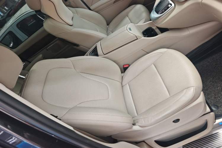 Used Mercedes-Benz V-Class 2021 V 260 Prestige Edition Right Front Seat