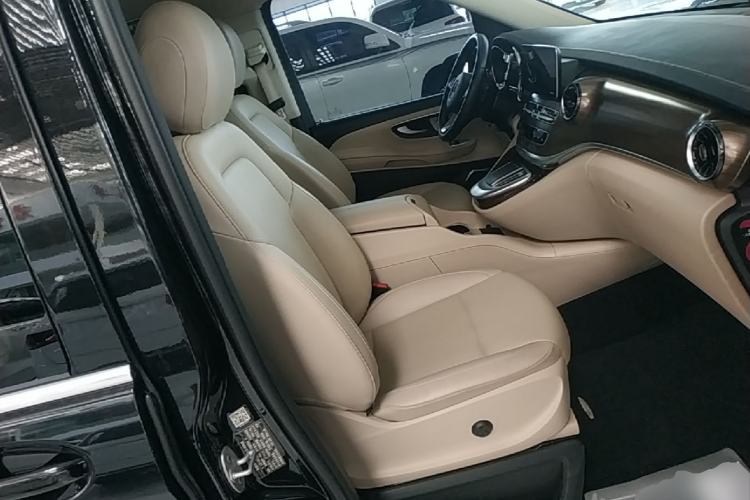 Used Mercedes-Benz V-Class 2021 V 260 L Long-wheelbase Luxury Edition Right Front Seat
