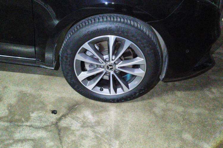 Used Mercedes-Benz V-Class 2021 V 260 Avantgarde Edition Right Front Wheel Hub