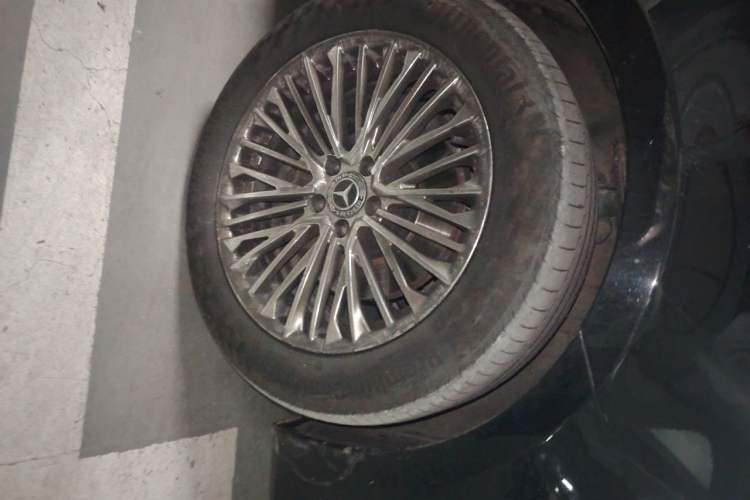 Used Mercedes-Benz V-Class 2021 V 260 L Long Wheelbase Prestige Edition Right Front Wheel Hub