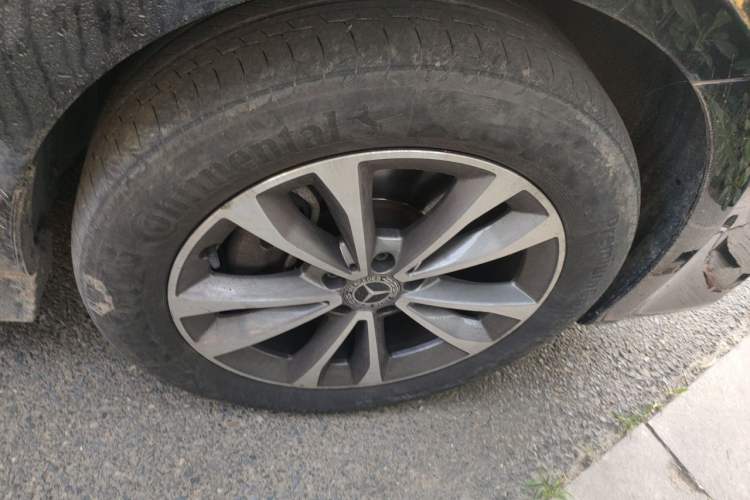 Used Mercedes-Benz V-Class 2021 V 260 Avantgarde Edition Right Front Wheel Hub