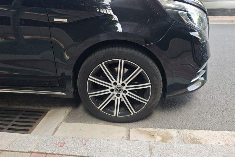 Used Mercedes-Benz V-Class 2021 V 260 L Long-wheelbase Luxury Edition Right Front Wheel Hub