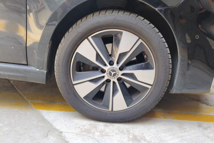 Used Mercedes-Benz V-Class 2021 V 260 L Long Wheelbase Prestige Edition Right Front Wheel Hub