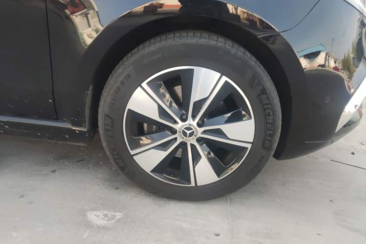 Used Mercedes-Benz V-Class 2021 V 260 L Long Wheelbase Prestige Edition Right Front Wheel Hub