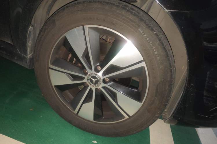 Used Mercedes-Benz V-Class 2021 V 260 Prestige Edition Right Front Wheel Hub