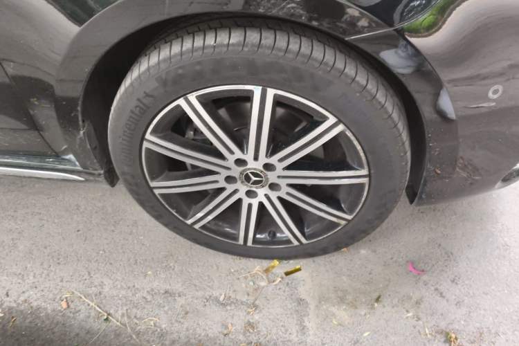 Used Mercedes-Benz V-Class 2021 V 260 L Long-wheelbase Luxury Edition Right Front Wheel Hub