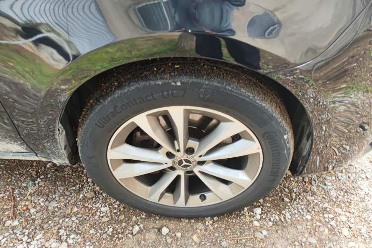 Used Mercedes-Benz V-Class 2021 V 260 Avantgarde Edition Right Front Wheel Hub