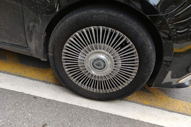 Used Mercedes-Benz V-Class 2021 V 260 L Long Wheelbase Prestige Edition Right Front Wheel Hub