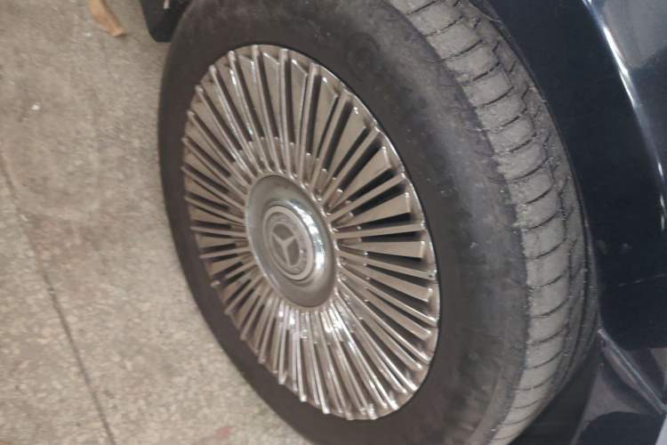 Used Mercedes-Benz V-Class 2021 V 260 L Long Wheelbase Prestige Edition Right Front Wheel Hub