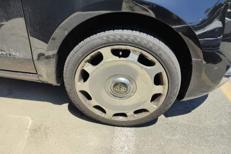 Used Mercedes-Benz V-Class 2021 V 260 Avantgarde Edition Right Front Wheel Hub