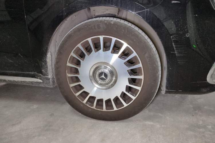 Used Mercedes-Benz V-Class 2021 V 260 L Long Wheelbase Prestige Edition Right Front Wheel Hub